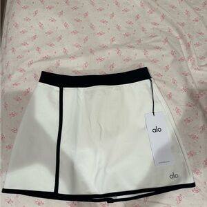 ALO Yoga Airbrush Streamlined Skirt Ivory/Black